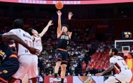 百家乐官网-尽显MVP本色！贺希宁17中12砍全场最高32分，正负值+15