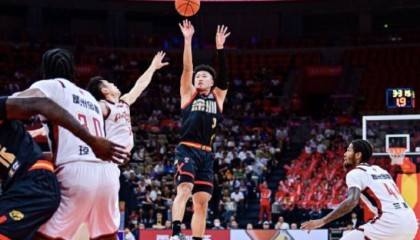 百家乐官网-尽显MVP本色！贺希宁17中12砍全场最高32分，正负值+15