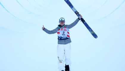 李方慧夺得自由式滑雪U型场地世界杯美国阿斯本站金牌